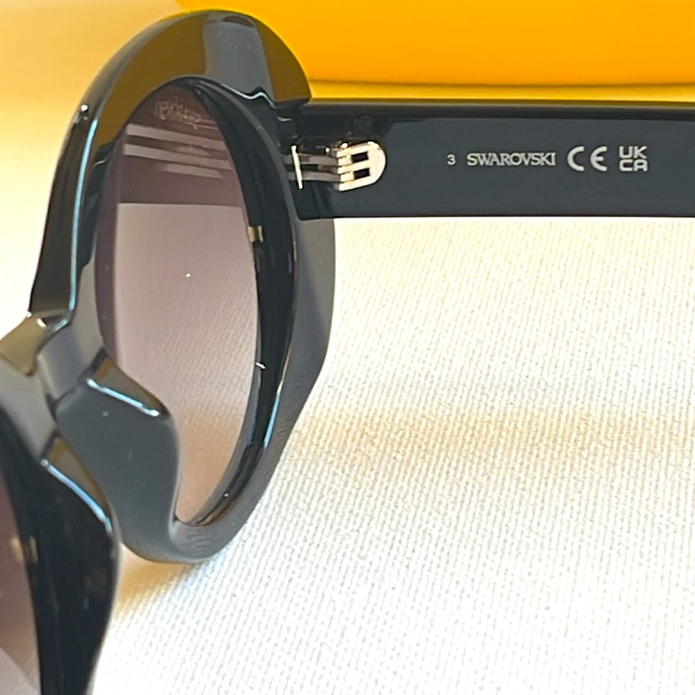 BNIB SWAROVSKI CRYSTAL SUNGLASSES BLACK 52-21-140 - Picture 6 of 14